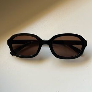 Brown round sunglasses